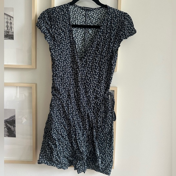 Brandy Melville Navy Floral Robbie Wrap Dress Short Sleeve, S/M - Picture 3 of 4